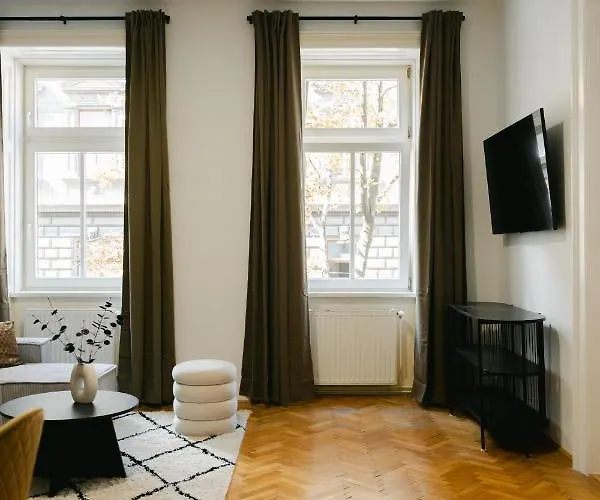 Cozy Perfect For 4-6 Tv Metro Self-checkin *