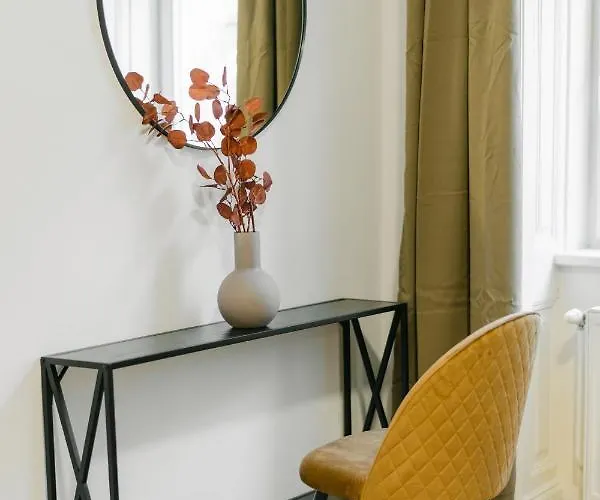 Apartment Cozy Perfect For 4-6 Tv Metro Self-checkin *